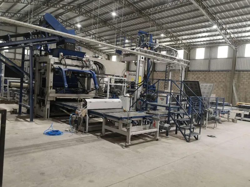 Automatinės blokų gamybos mašinos, skirtos didelio masto betoninių blokų gamybai Pietų Amerikoje